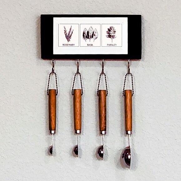 HANGING KITCHEN UTENSIL SET -- MEASURING SPOONS 8 IN X 12 IN - Picture 1 of 3